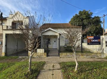 Casa · 155m² · 3 Ambientes · 1 Cochera · Casa en Venta Burzaco Apta Credito