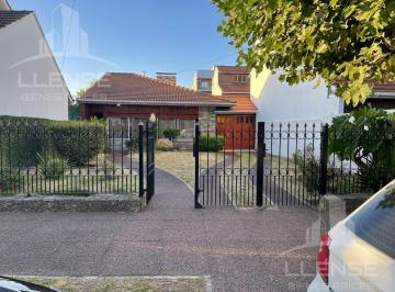 Casa · 90m² · 4 Ambientes · 4 Cocheras · Casa 4 Ambientes con Jardín en Venta - Apta Credito - Quilmes Oeste