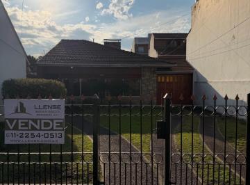 Casa · 90m² · 4 Ambientes · 4 Cocheras · Casa 4 Ambientes con Jardín en Venta - Apta Credito - Quilmes Oeste