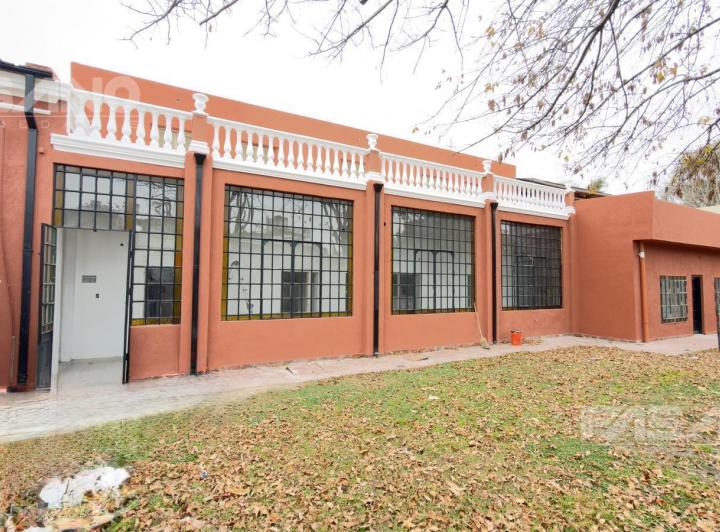 Local comercial · 460m² · 11 Ambientes · 4 Cocheras