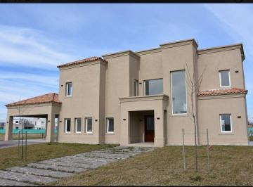 Casa de 4 ambientes, General Rodríguez · Alquiler Casa de Categoría de 5 Ambientes en Country Terravista