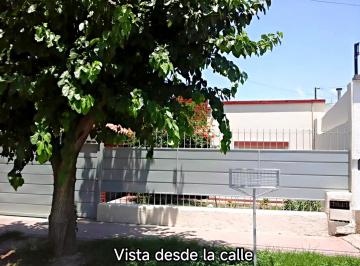 Casa de 4 ambientes, Las Cañas · Casa Familiar 4 Dorm / 2 Baños en Guaymallén / Cochera — Excelente Ubicación