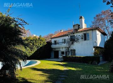 Casa · 305m² · 7 Ambientes · 3 Cocheras · Casa Venta Vicente Lopez 7 Ambientes Jardin Piscina Cochera