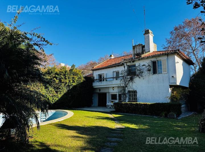 Casa · 305m² · 7 Ambientes · 3 Cocheras