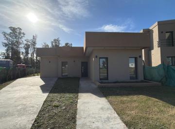 Casa · 112m² · 5 Ambientes · Casa en Venta 1 Planta 3 Dorm., Santa Sofía, Pilar del Este, Pilar