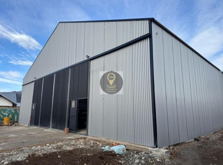 Bodega-Galpón · 400m² · 2 Dormitorios · 1 Cochera