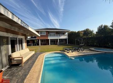 Casa · 330m² · 5 Ambientes · 2 Cocheras · Excelente Casa 4 Dorm Dep - en Barrio Santa Barbara!