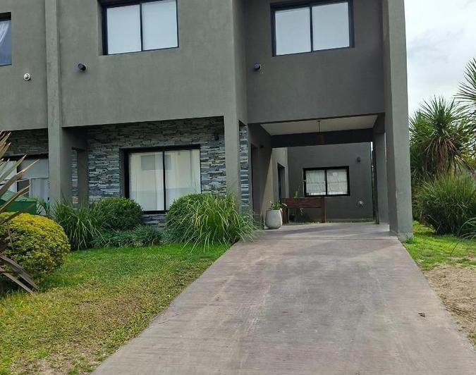 Casa · 156m² · 4 Ambientes · 2 Cocheras