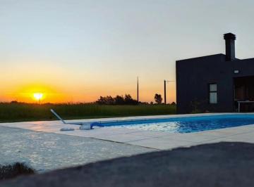 Casa · 110m² · 3 Ambientes · Casa de 3 Ambientes - Pileta - Parrilla - Gran Parque