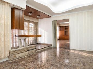 Casa de 6 ambientes, La Matanza · Chalet 6 Amb Centrico. en Venta. con Fondo Libre y Entrada de Auto Pasante