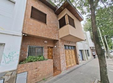 Casa · 222m² · 8 Ambientes · Casa en Venta de Tres Dorm.