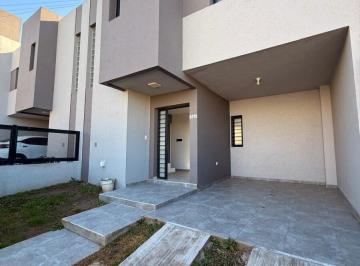 Casa · 84m² · 7 Ambientes · 1 Cochera · Alquiler Duplex 3 Dorm.! B° Lomas del Chateau
