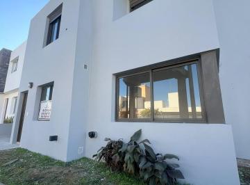 Casa · 100m² · 6 Ambientes · 2 Cocheras · Casa 3 Dorm. Alquiler