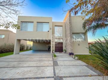 Casa · 316m² · 6 Ambientes · 2 Cocheras · Casa en Terravista