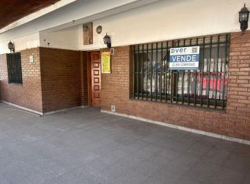 Casa de 7 ambientes, Córdoba · Casa de 300 m² con 3 Dorm. en Venta en Alejandro Carbó. Zona Sur.