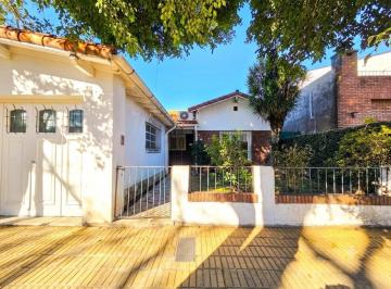 Casa · 131m² · 4 Ambientes · Florida - Sólida Casa en 1 Planta Sobre Lote de 8.66 X 30