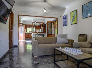 Casa · 155m² · 4 Ambientes · 1 Cochera · Casa 4 Ambientes en Venta en Lomas de Zamora
