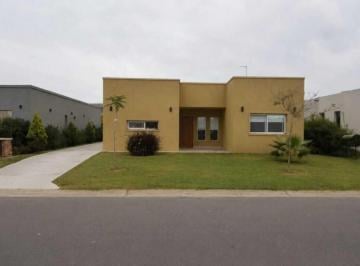 Casa · 165m² · 4 Ambientes · 4 Cocheras · Casa en Venta en San Ramón, Pilar del Este, Pilar