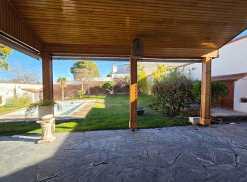 Casa · 300m² · 6 Ambientes · 2 Cocheras · Casa en El Alto