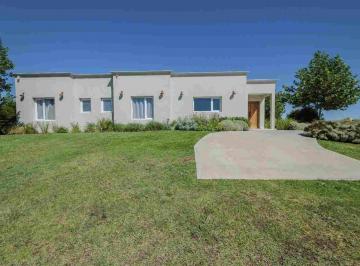 Casa · 135m² · 4 Ambientes · 1 Cochera · Venta Casa 4 Amb con Pileta en Barrio La Cercanía