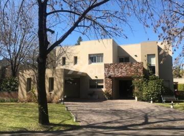 Casa · 203m² · 6 Ambientes · 1 Cochera · Casa en Venta en La Arboleda, Garin, Escobar