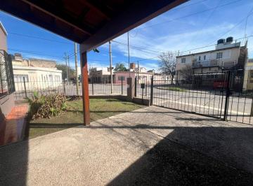 Casa · 100m² · 4 Ambientes · 1 Cochera · Venta Casa Esquina en Comandante Espora