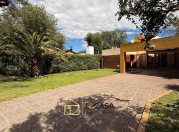 Casa · 232m² · 5 Ambientes · 2 Cocheras · Casa en Venta 3 Dorm. con Pileta en Villa Allende Golf – Escritura