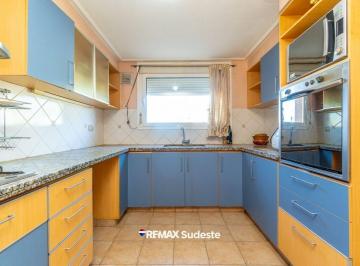 Casa · 215m² · 5 Ambientes · 2 Cocheras · Venta Casa 4 Dorm. Apto Credito