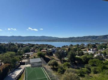 Casa · 300m² · 4 Ambientes · 7 Cocheras · Casa de Categoria en Venta Villa del Lago - Villa Carlos Paz