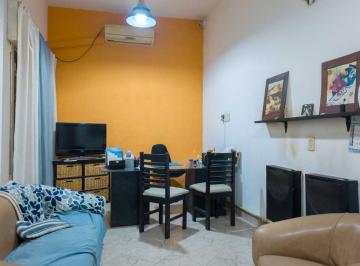 Casa · 157m² · 3 Ambientes · 1 Cochera · Venta Casa 3 Amb con Cochera/local en Sarandi