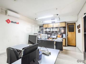 Bodega-Galpón de 5 ambientes, Flores · Venta Galpón en Flores 685 m²