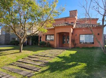 Casa · 204m² · 5 Ambientes · 1 Cochera · Venta Casa 5 Amb Pileta Galeria Haras m. Victoria