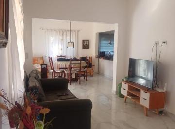 Casa · 148m² · 4 Ambientes · 4 Cocheras · Alquiler Anual en Pilar del Este
