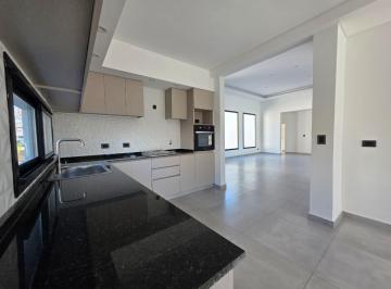 Casa · 218m² · 5 Ambientes · 3 Cocheras · Casa en Venta San Matias - Area 3 - 3 Dorm.