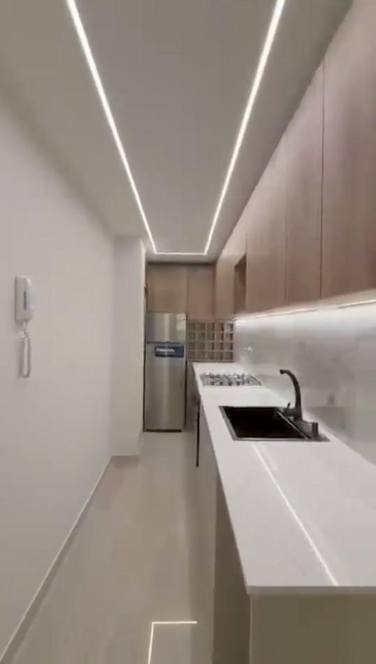 Se vende excelente departamento 2 ambientes con cochera, totalmente reciclado y equipado a estrenar, zona Aldrey/ GÜemes.