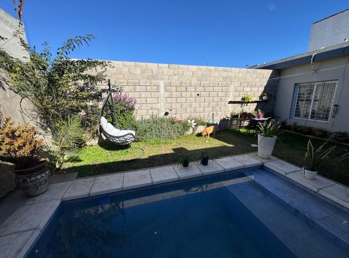 Casa · 90m² · 3 Ambientes · 2 Cocheras