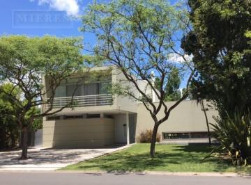 Casa · 220m² · 5 Ambientes · 2 Cocheras · Casa en Venta en El Barrio Santa Barbara, Bancalari.