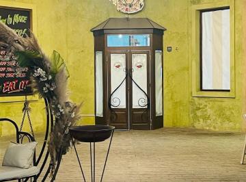 Local comercial · 117m² · Alquiler Local en Plaza Canning Apto Gastronomia