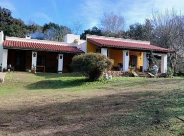 Casa · 259m² · 10 Ambientes · 1 Cochera · Amuchastegui Al 800 - Terreno de 1600 m Aprox - Rio Ceballos