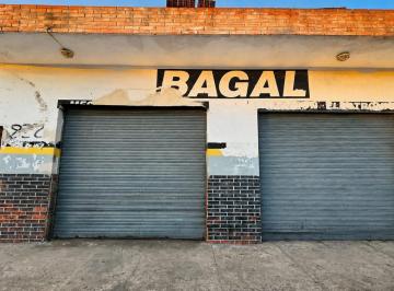 Local comercial · 120m² · Dos Locales Unificados con Playon y Gran Fondo en Alquiler - Temperley