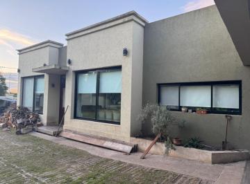Quinta vacacional · 296m² · 4 Ambientes · 3 Cocheras · Venta Casa Quinta Excelente!