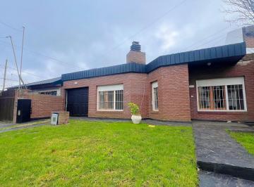 Casa · 123m² · 4 Ambientes · 1 Cochera · Venta Casa 4 Ambientes Zona El Gaucho Apta Credito