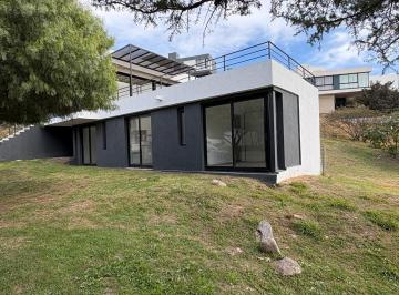 Casa · 150m² · 4 Ambientes · 2 Cocheras · La Cuesta - 3 Dorm. - Excelente