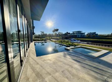 Casa · 550m² · 6 Ambientes · 2 Cocheras · Moderna Casa Al Río en Venta - con Amarra - a Estrenar