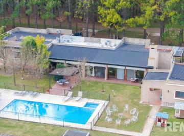 Casa · 356m² · 8 Ambientes · Casa 8 Amb. Pileta Chacra 1 Ha en La Macarena