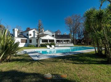 Casa · 2011m² · 6 Ambientes · 2 Cocheras · Casa en Venta Sobre Golf en Country San Diego Moreno Acceso Oeste Km 42