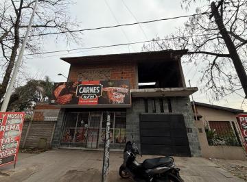 Casa · 120m² · 3 Ambientes · 1 Cochera · Casa con Local Comercial en Venta