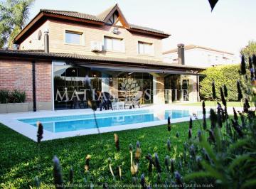 Casa · 288m² · 4 Ambientes · 6 Cocheras · Casa en Altos del Sol