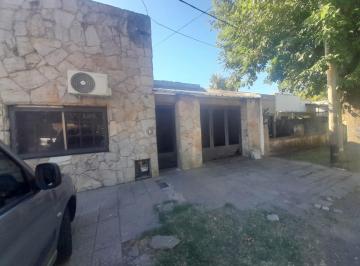 Casa · 3 Ambientes · 1 Cochera · Casa en Campamento