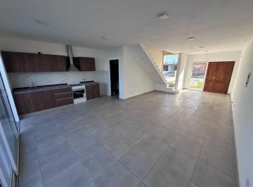 Casa · 117m² · 4 Ambientes · 2 Cocheras · Duplex en Venta Brisas de Manantiales - 3 Dorm a Estrenar